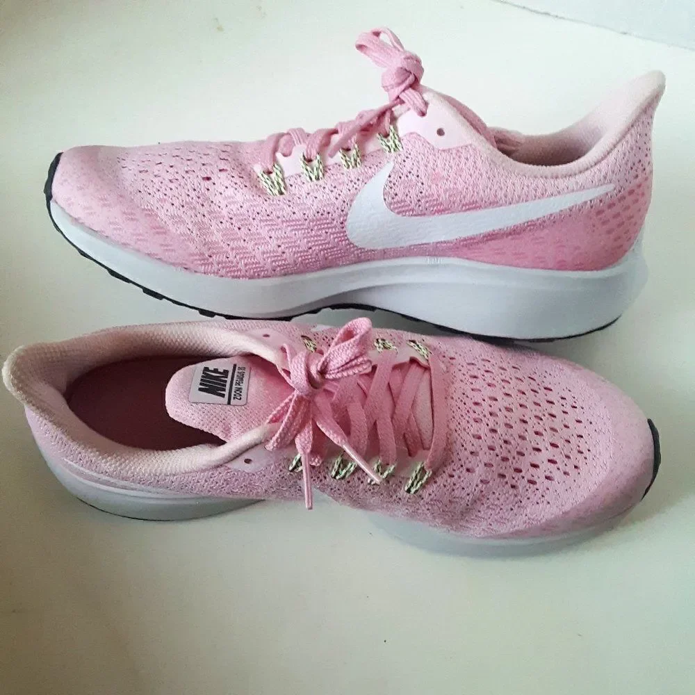 Nike Air Zoom Big Girl size 7Y Pink Sneaker